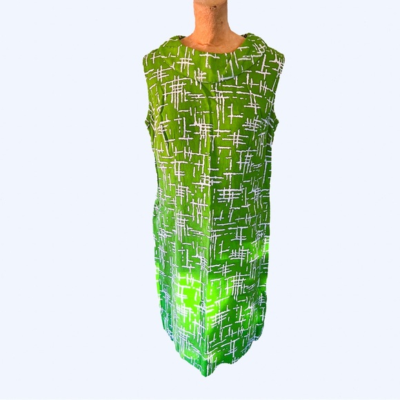 Vintage printed shift dress. 1960s, lime green. - Picture 1 of 8